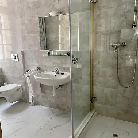 - Restauracja Zolty 3*