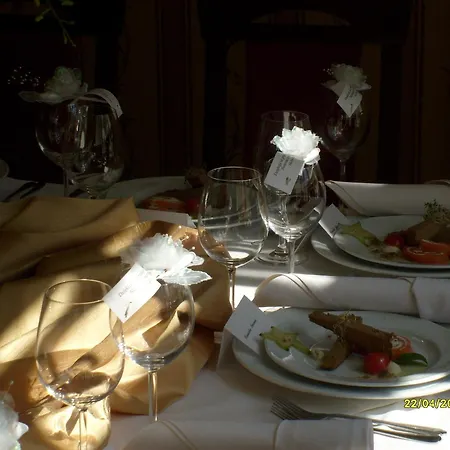 - Restauracja Zolty Penzion