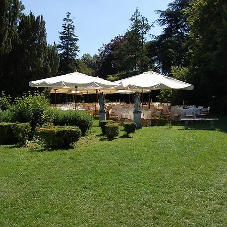 - Restauracja Zolty Penzion