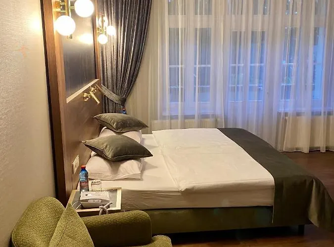 Pensión - Restauracja żółty 3*