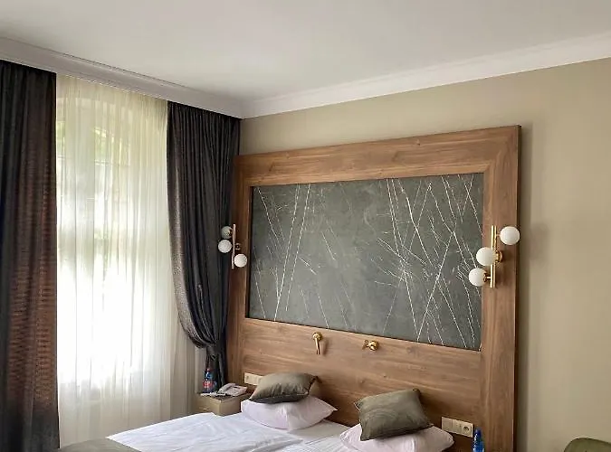 Pensión - Restauracja żółty 3*