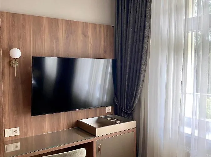 - Restauracja żółty 3* Szczecinek