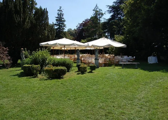 - Restauracja żółty Pensión