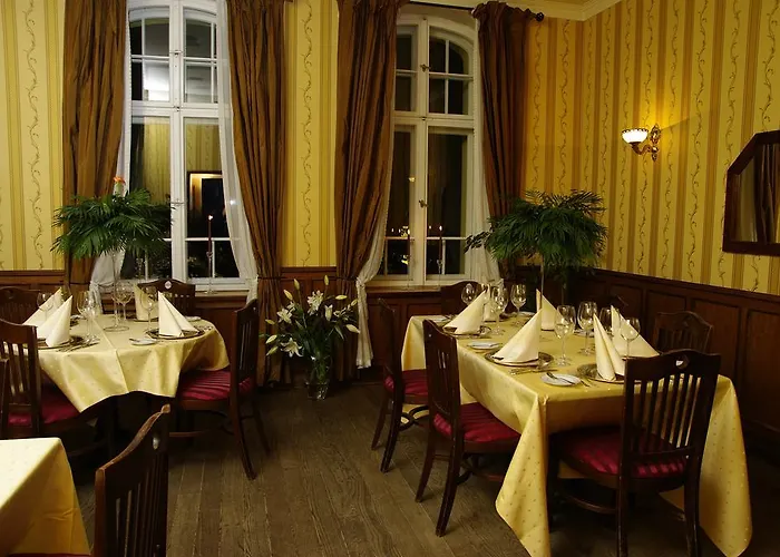 - Restauracja żółty Pensión